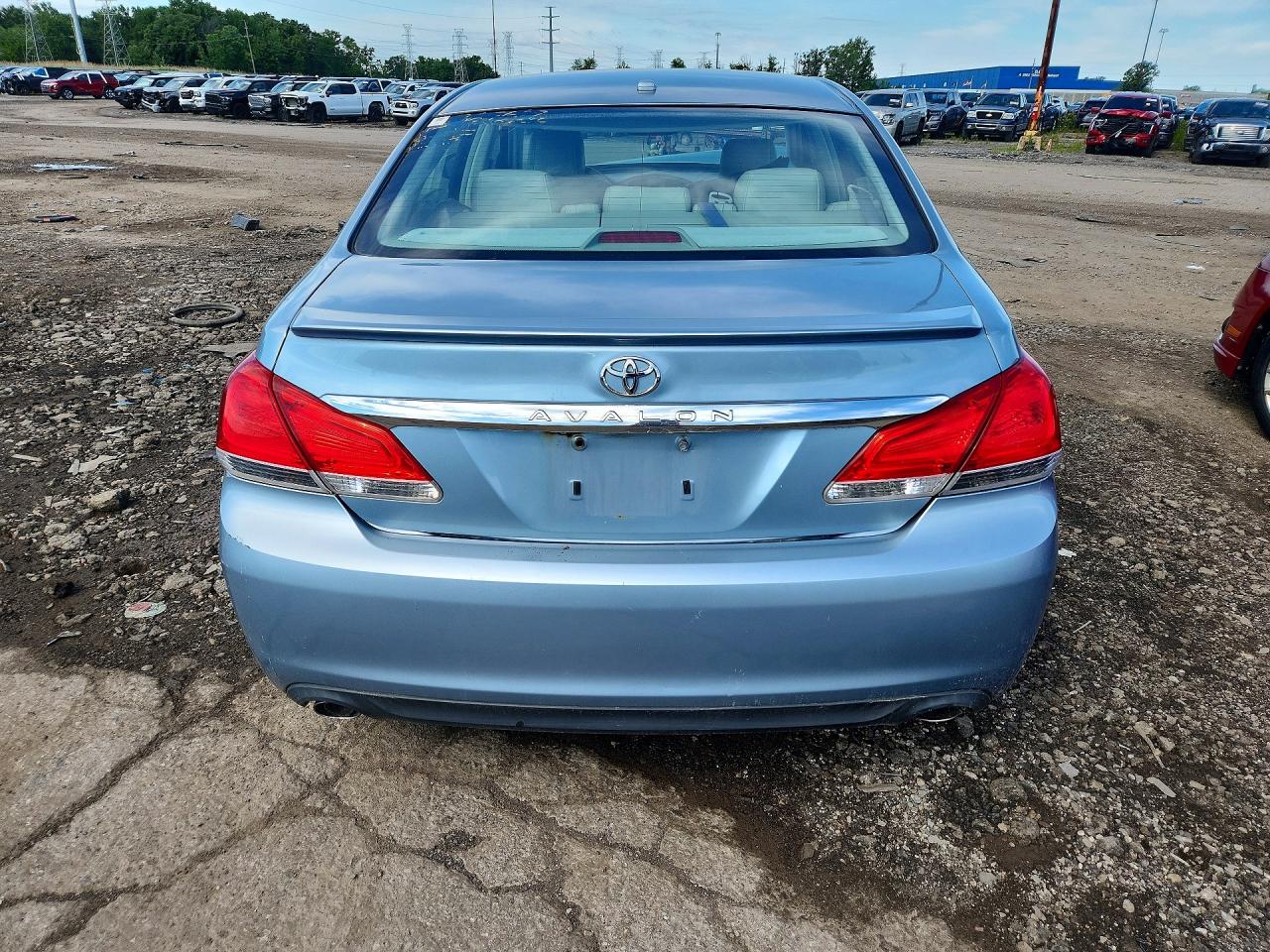 2011 TOYOTA AVALON