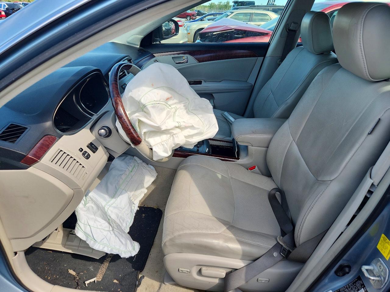 2011 TOYOTA AVALON