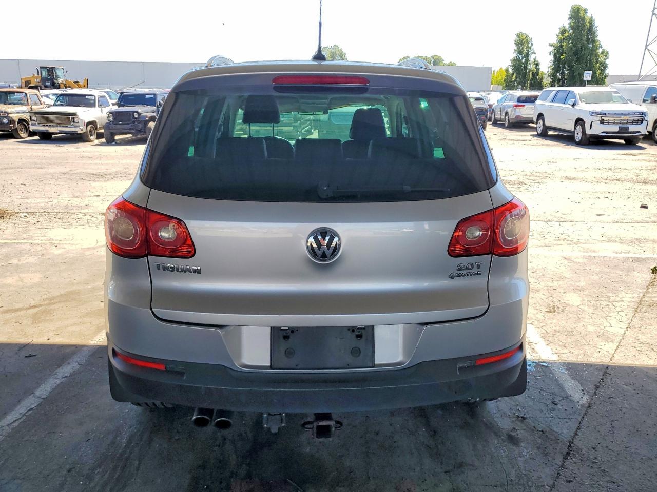 2011 VOLKSWAGEN TIGUAN