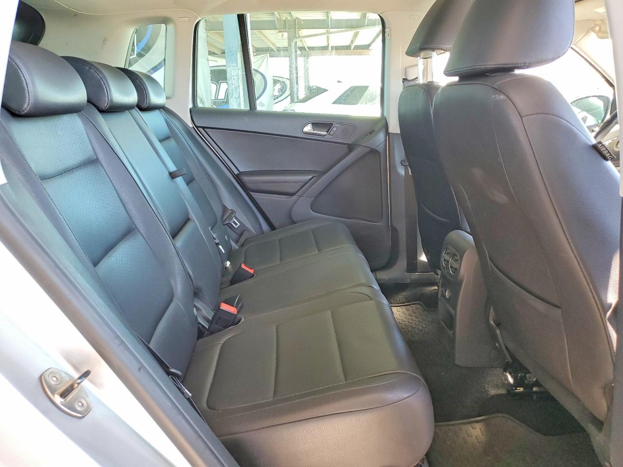 2011 VOLKSWAGEN TIGUAN