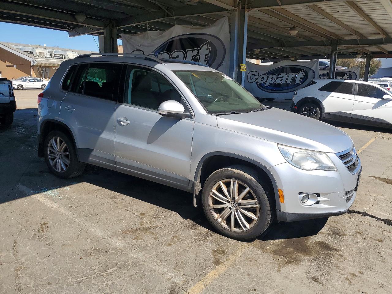 2011 VOLKSWAGEN TIGUAN