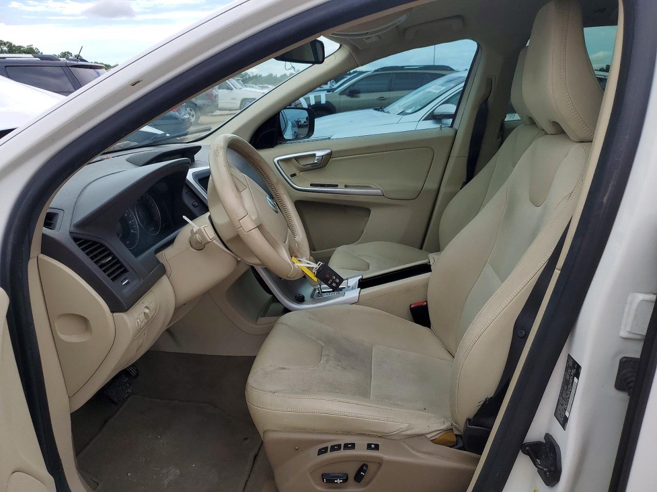 2011 VOLVO XC60