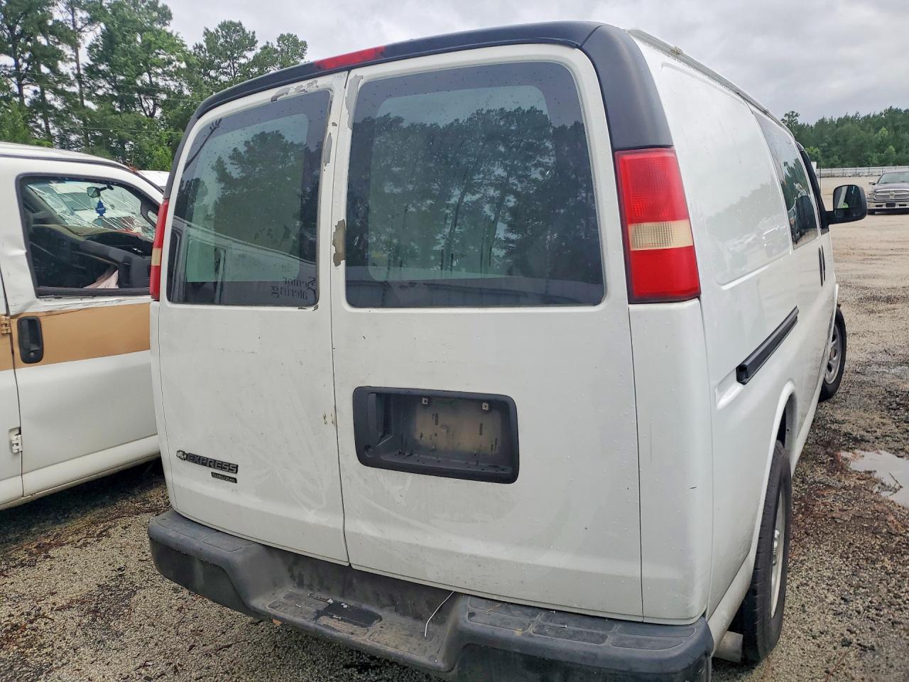 2011 CHEVROLET EXPRESS
