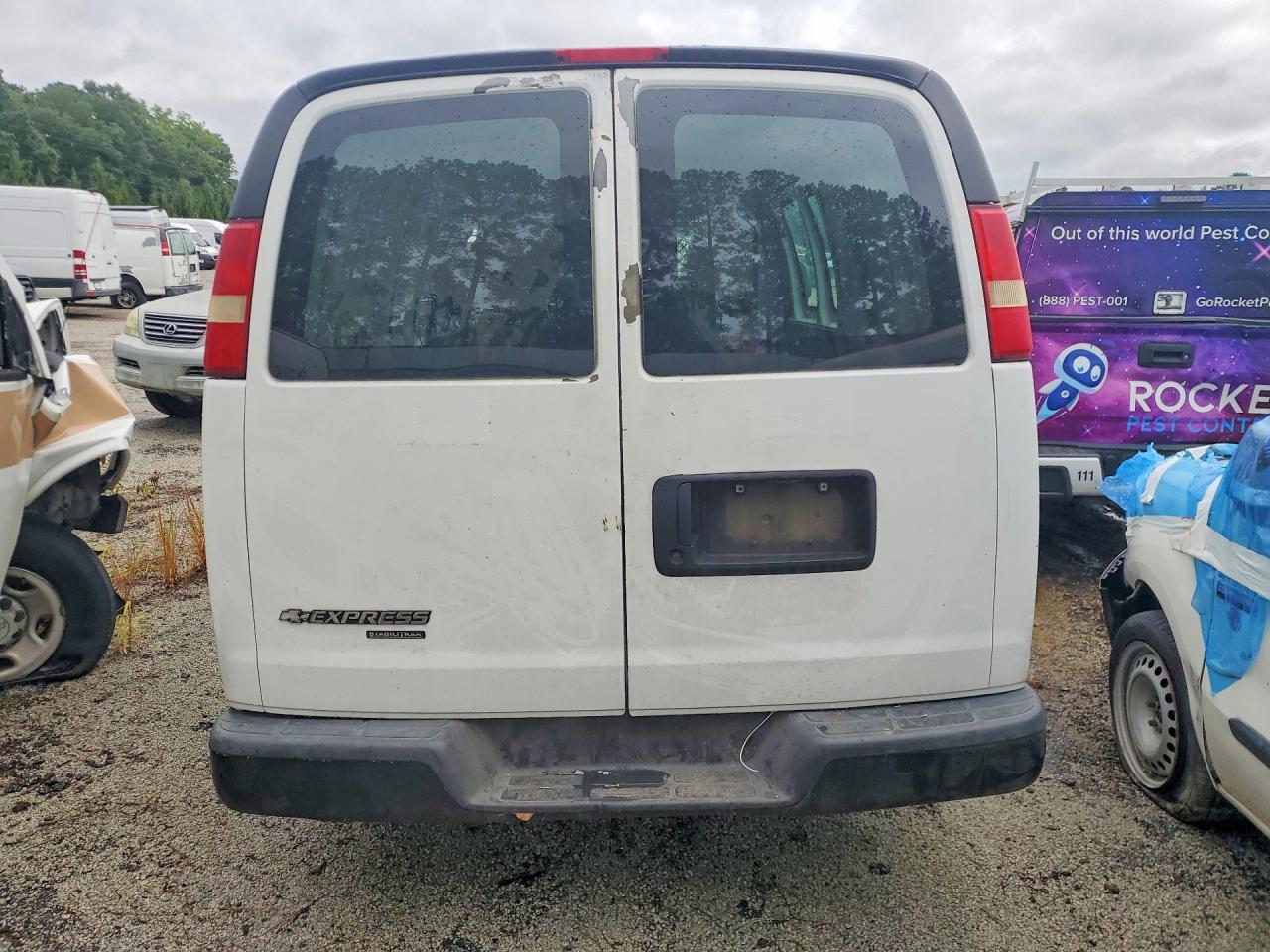 2011 CHEVROLET EXPRESS