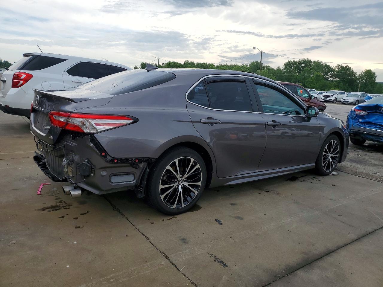 2018 TOYOTA CAMRY