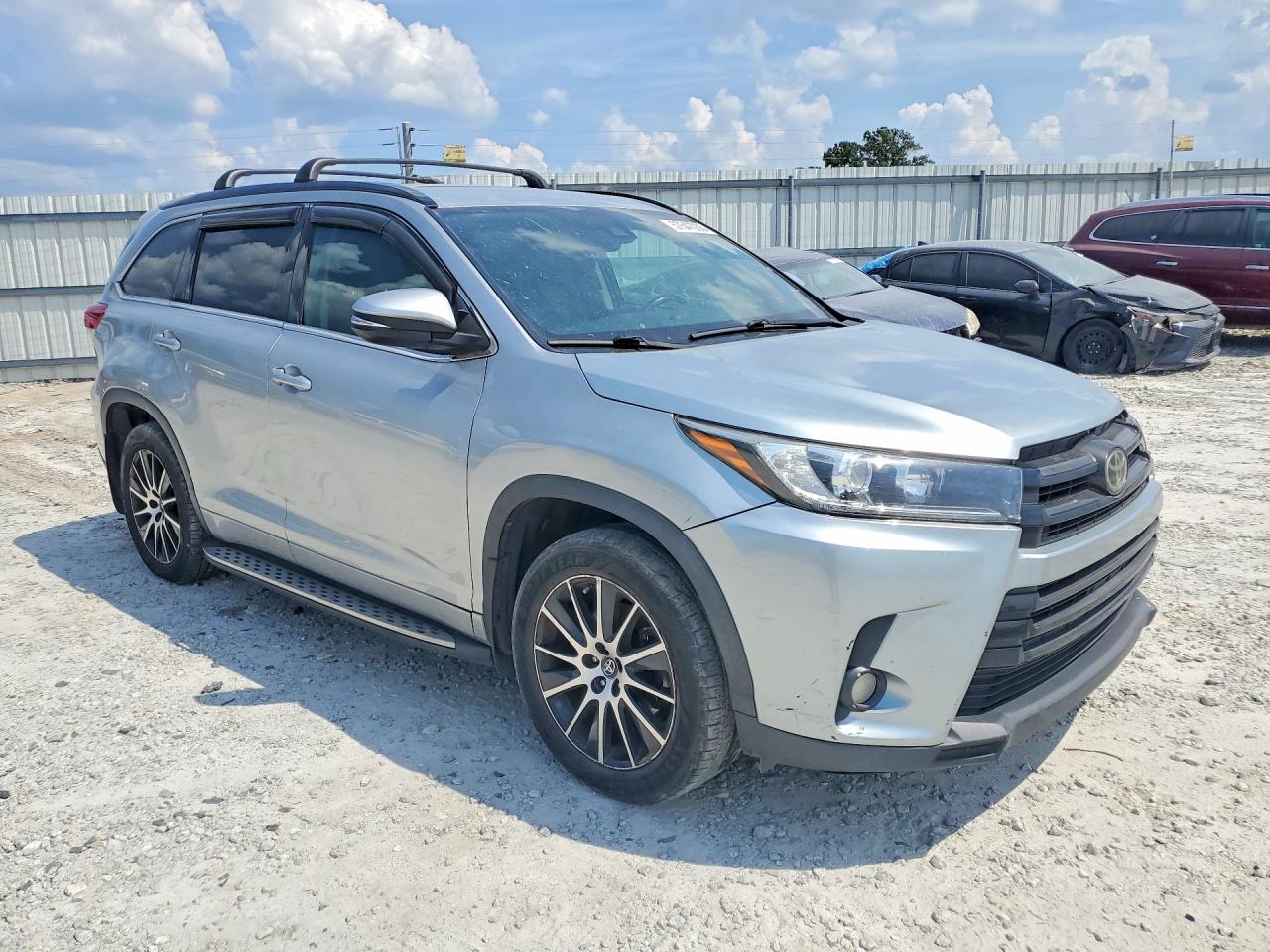 2017 TOYOTA HIGHLANDER
