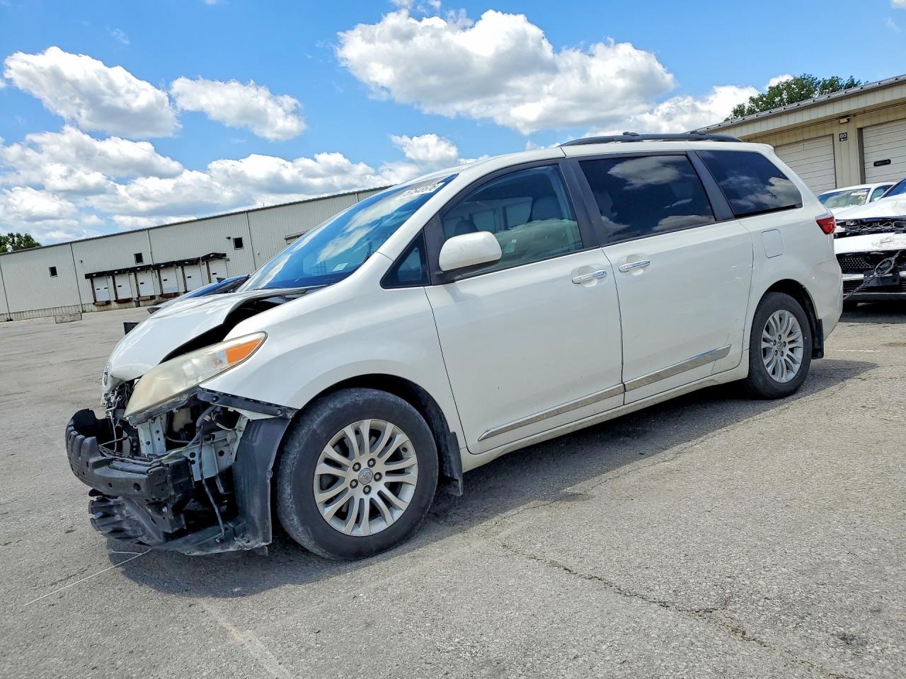 2017 TOYOTA SIENNA
