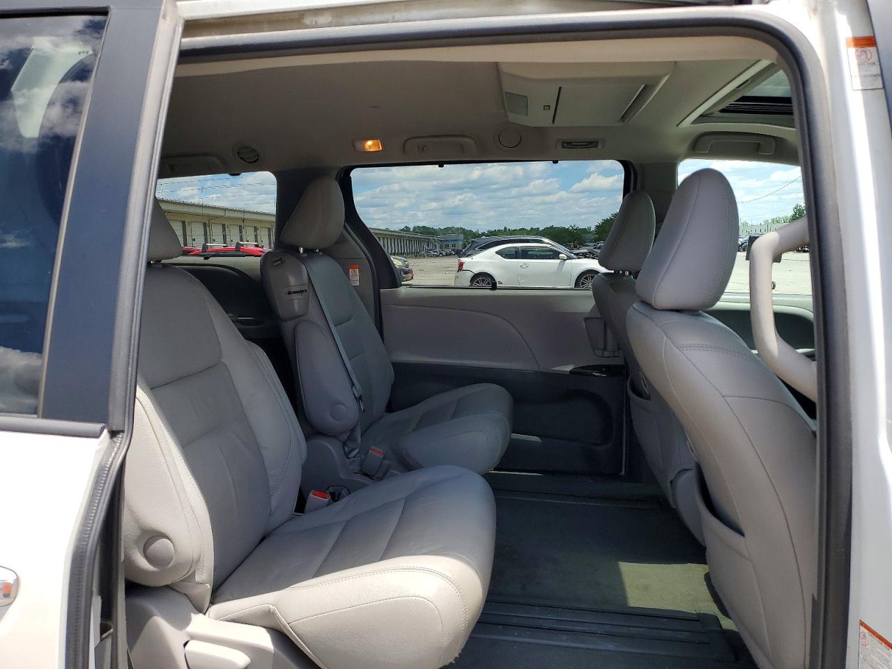 2017 TOYOTA SIENNA