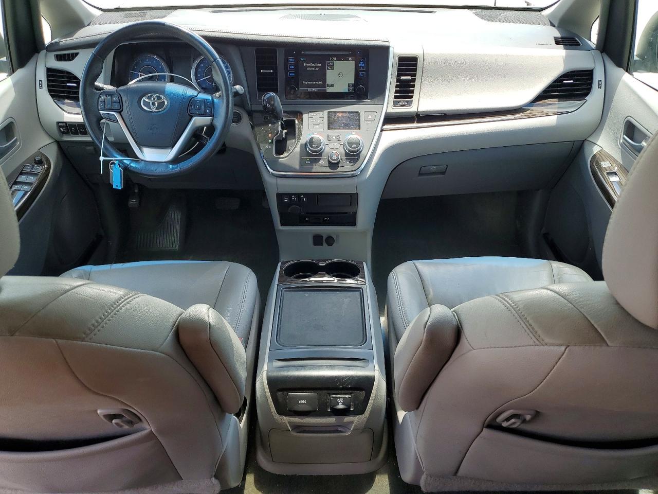2017 TOYOTA SIENNA