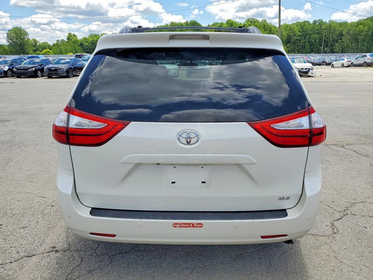 2017 TOYOTA SIENNA