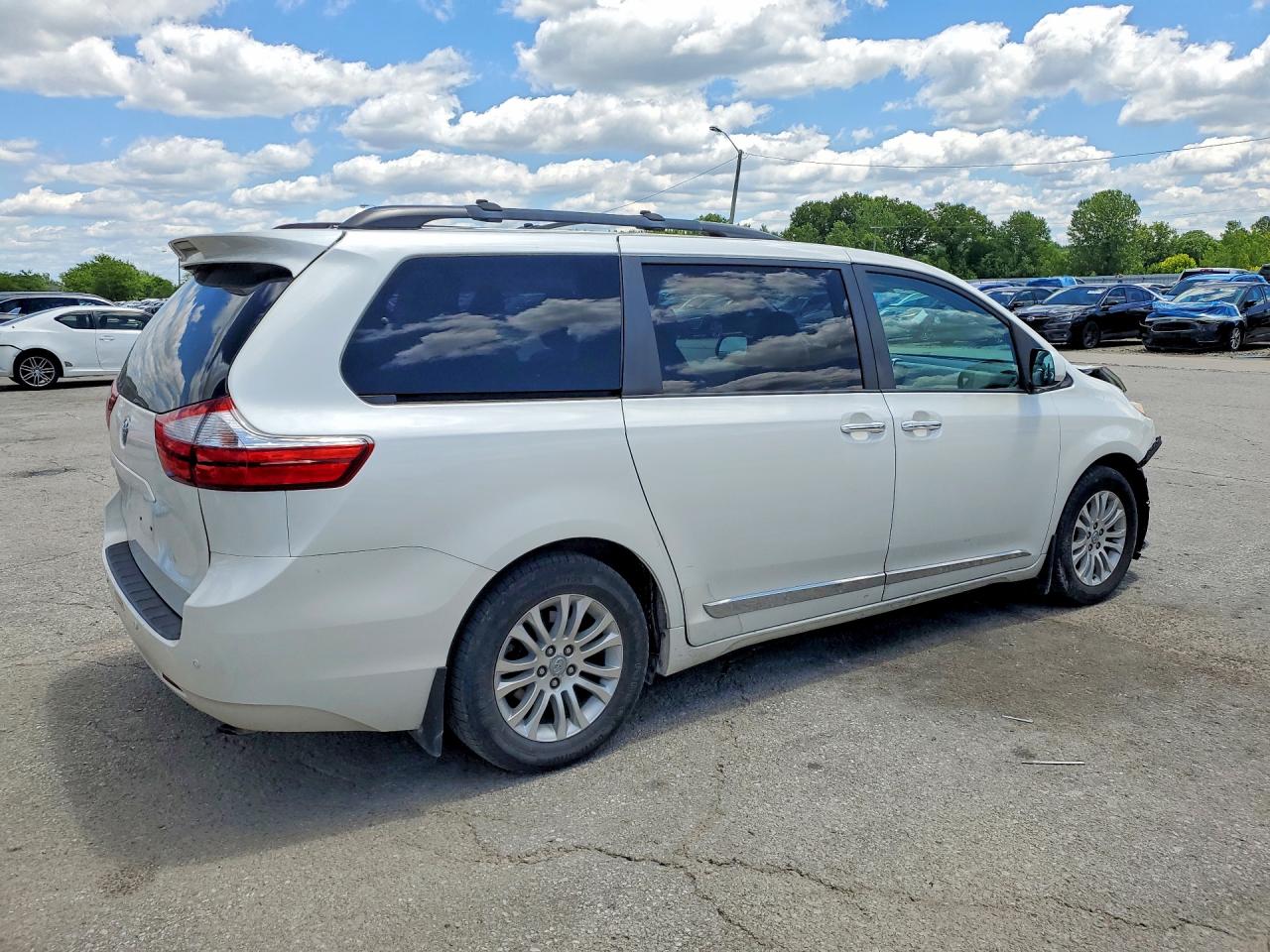 2017 TOYOTA SIENNA