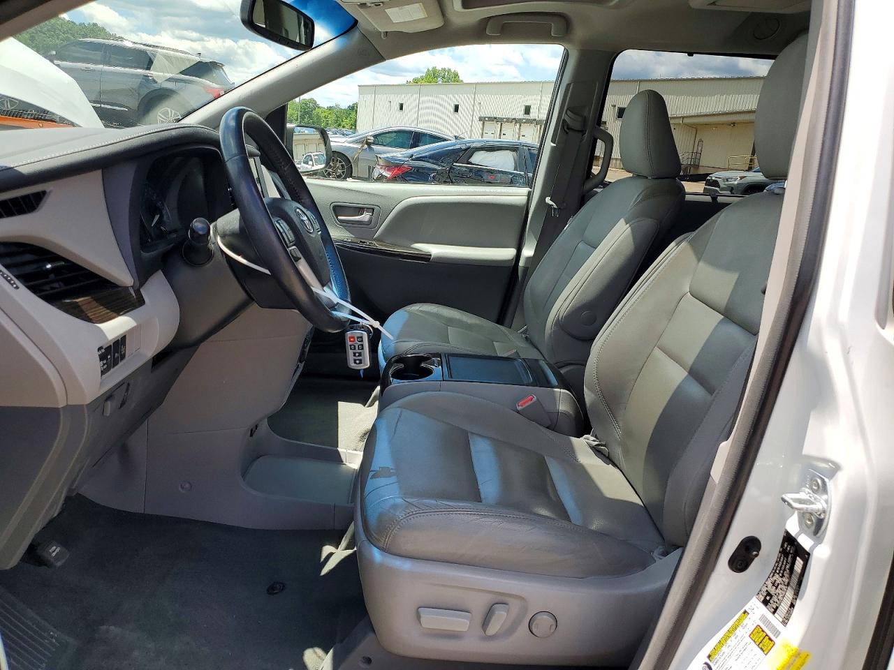 2017 TOYOTA SIENNA