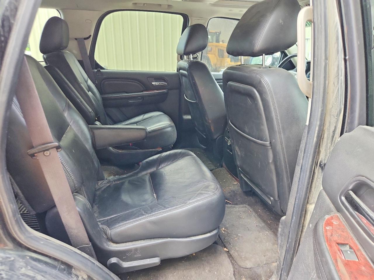 2011 CADILLAC ESCALADE