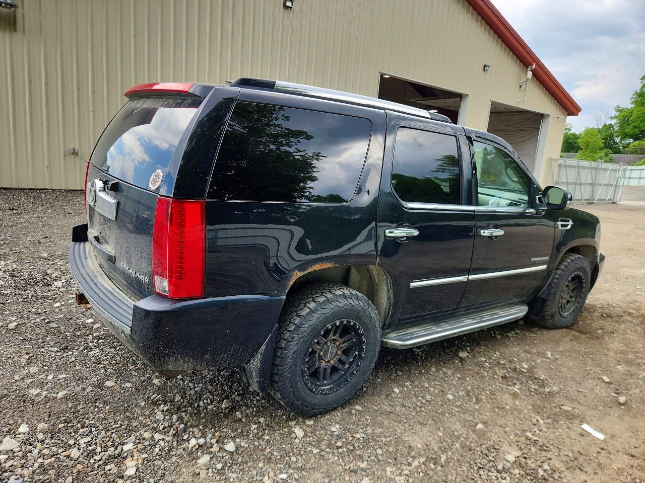 2011 CADILLAC ESCALADE