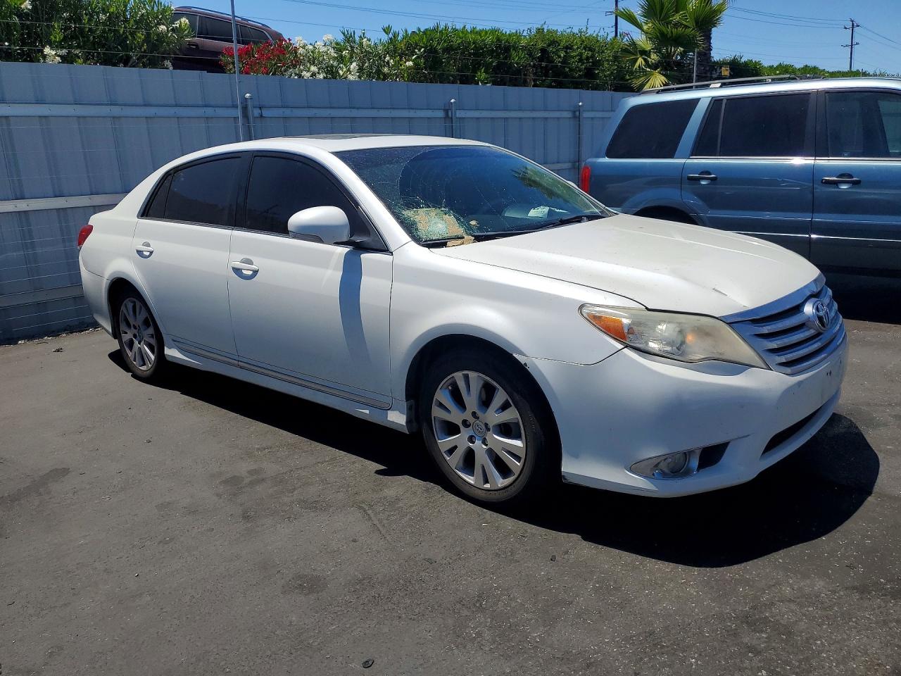 2012 TOYOTA AVALON