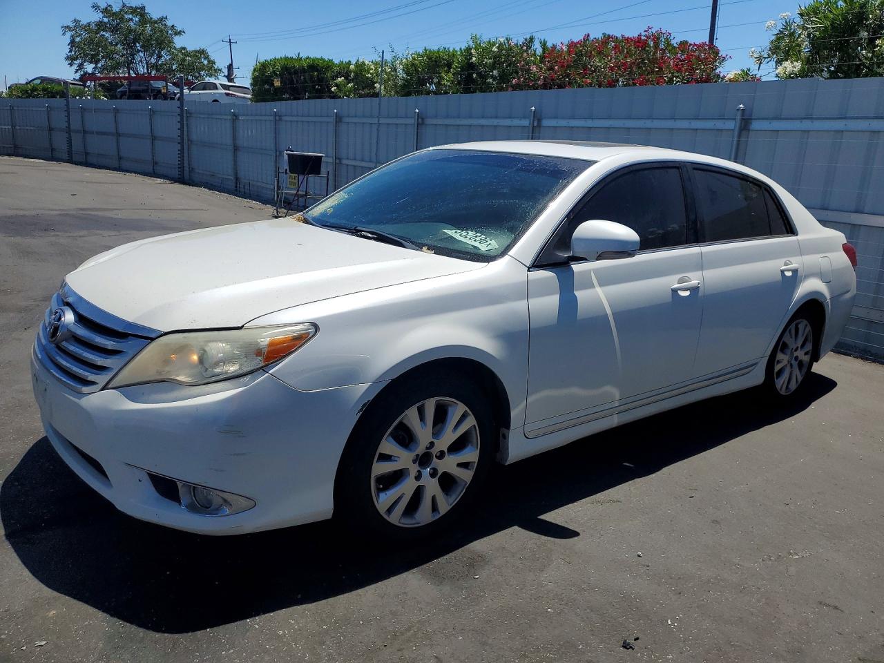 2012 TOYOTA AVALON