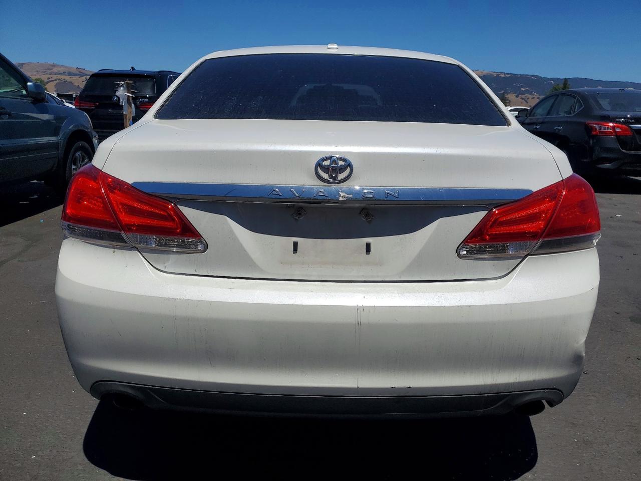 2012 TOYOTA AVALON