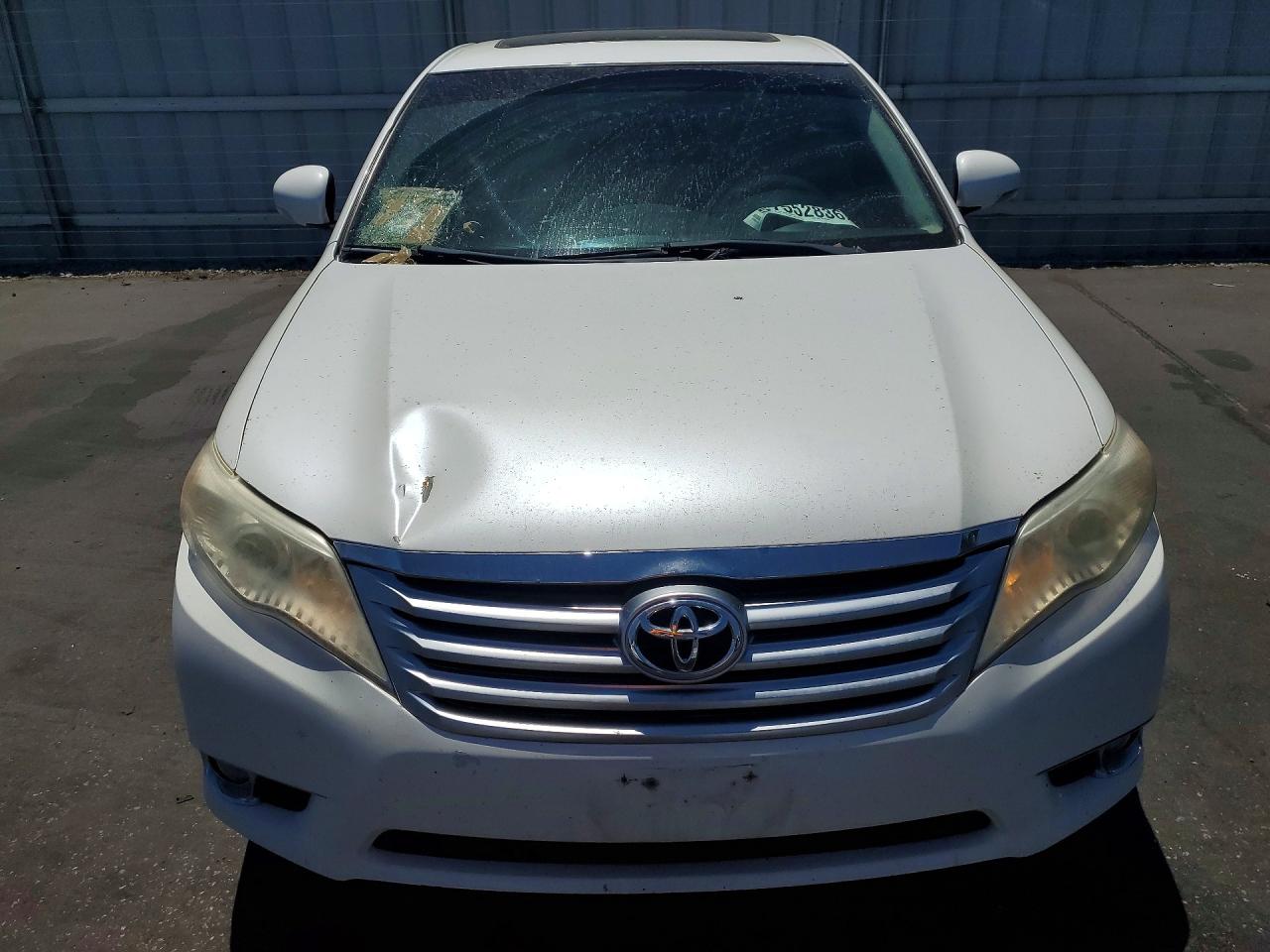 2012 TOYOTA AVALON