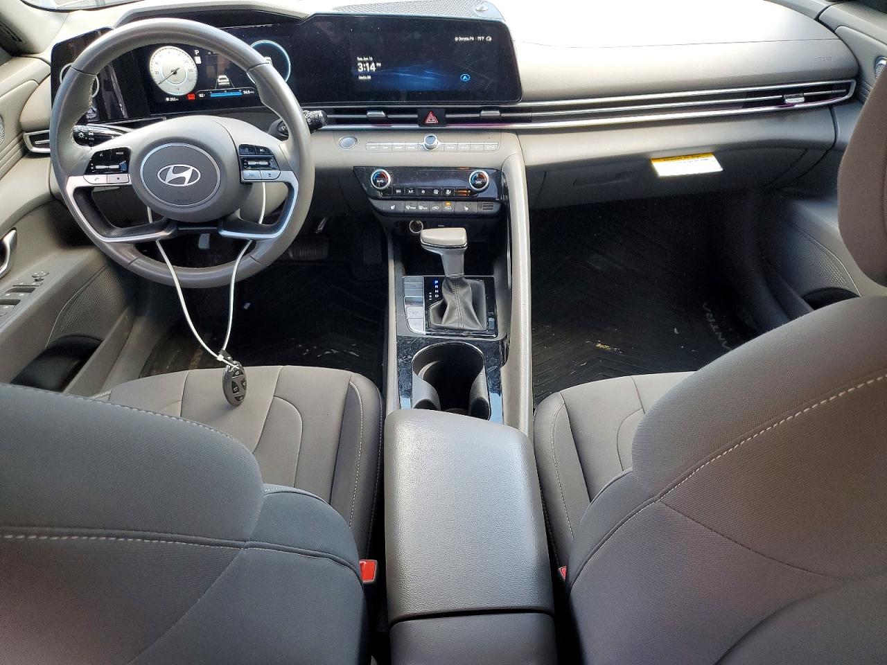 2024 HYUNDAI ELANTRA