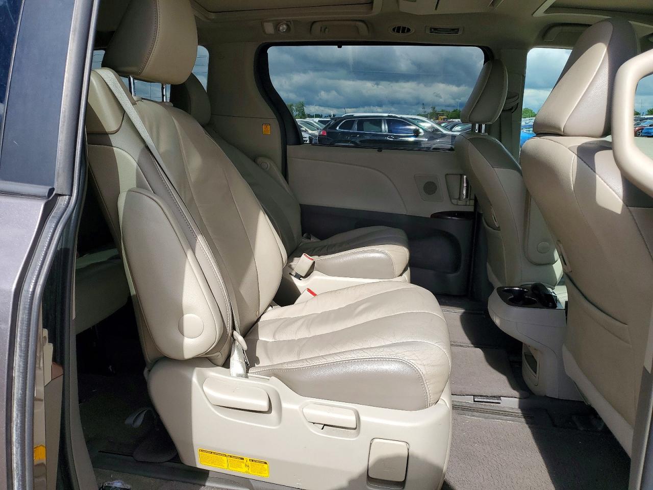 2012 TOYOTA SIENNA