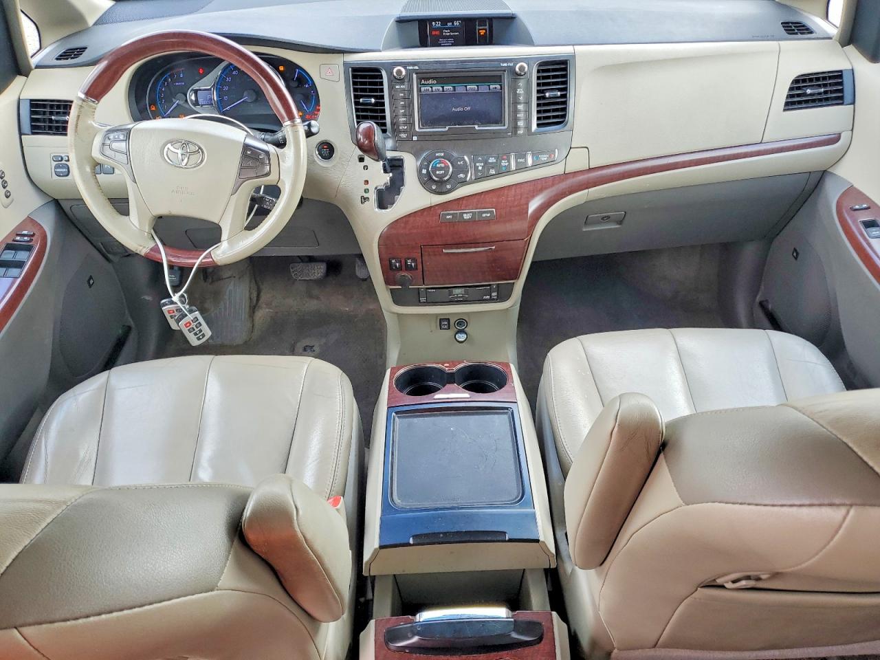 2012 TOYOTA SIENNA