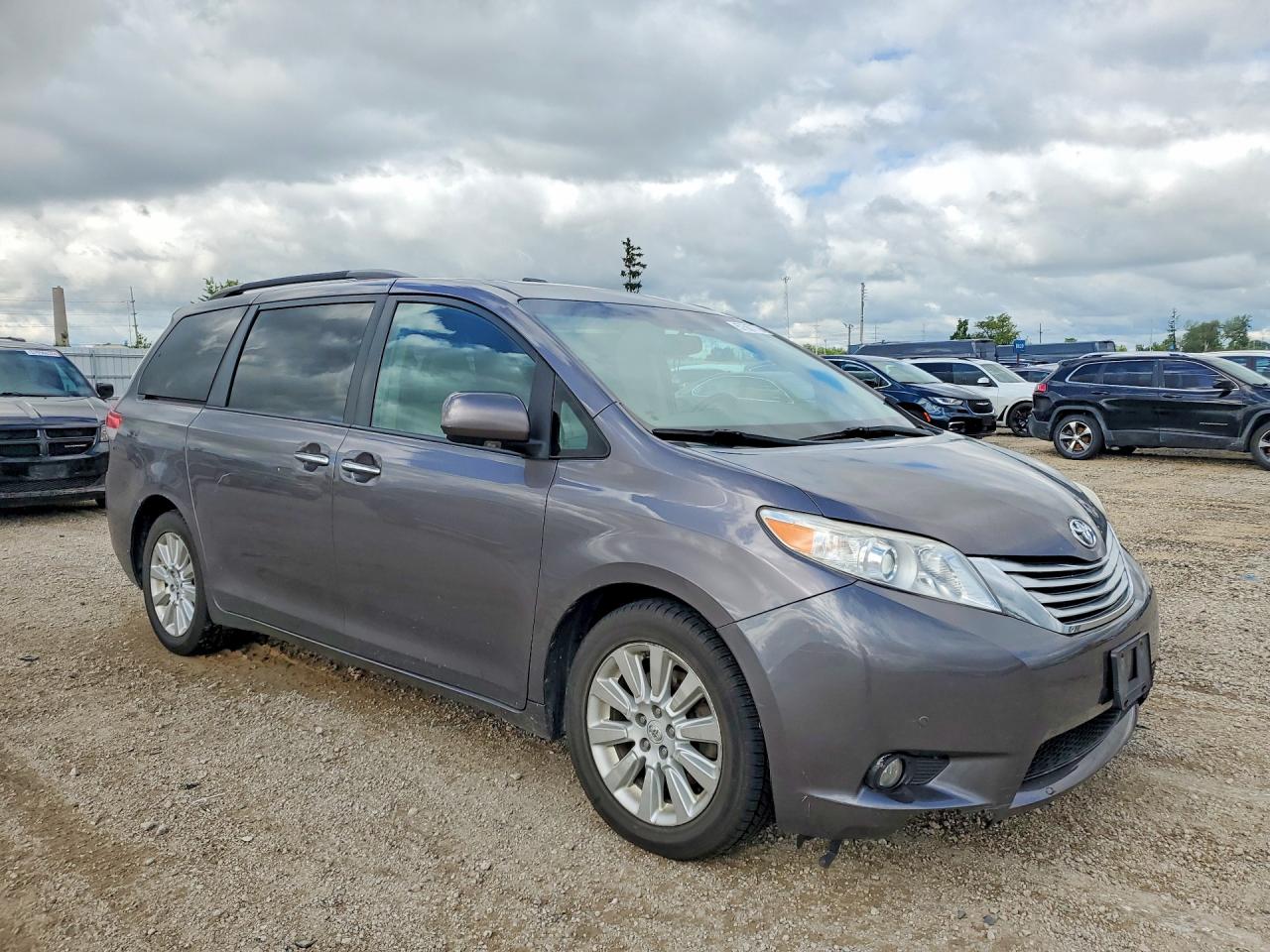 2012 TOYOTA SIENNA
