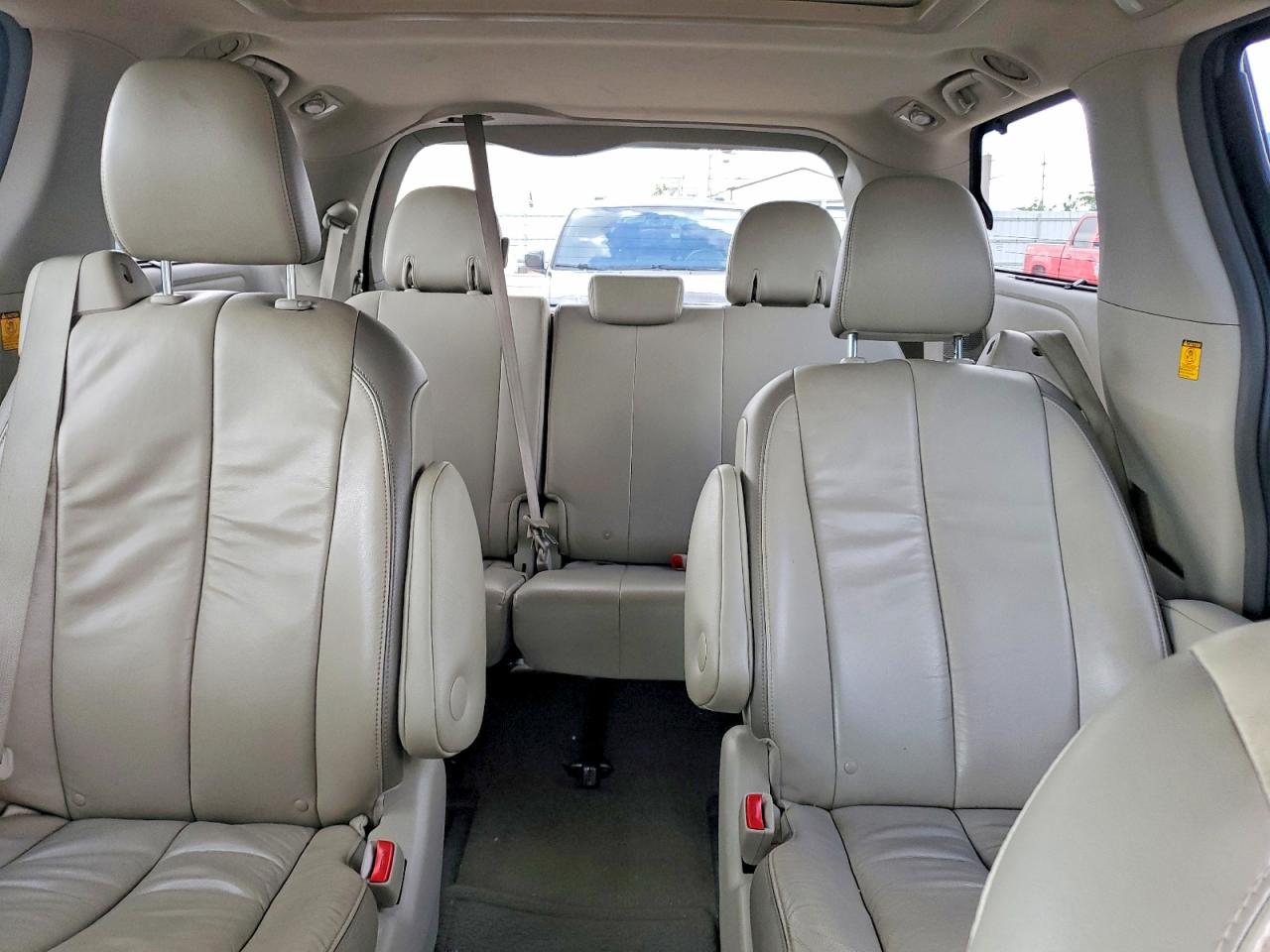2012 TOYOTA SIENNA