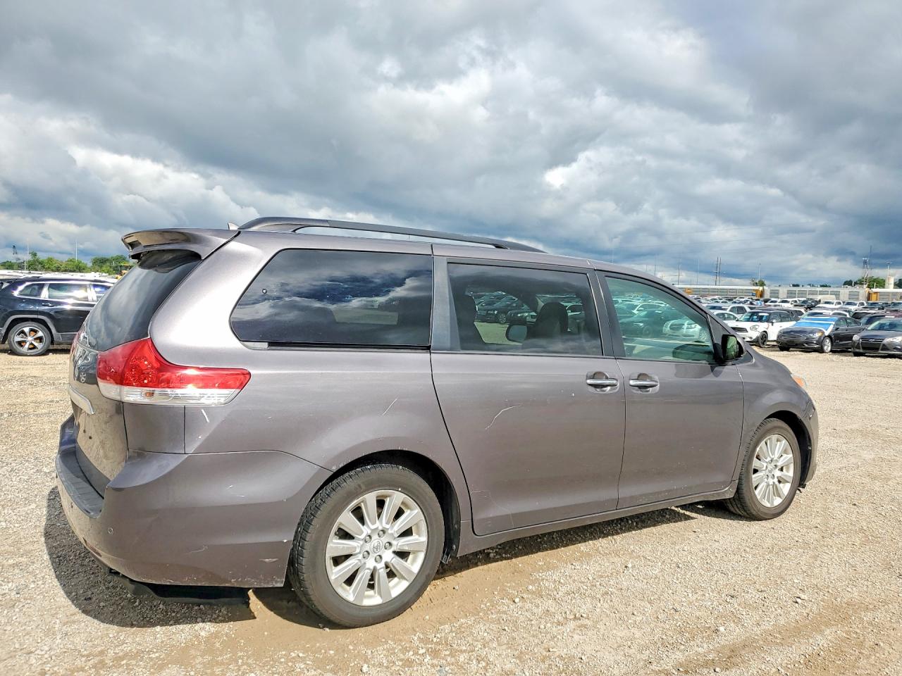 2012 TOYOTA SIENNA
