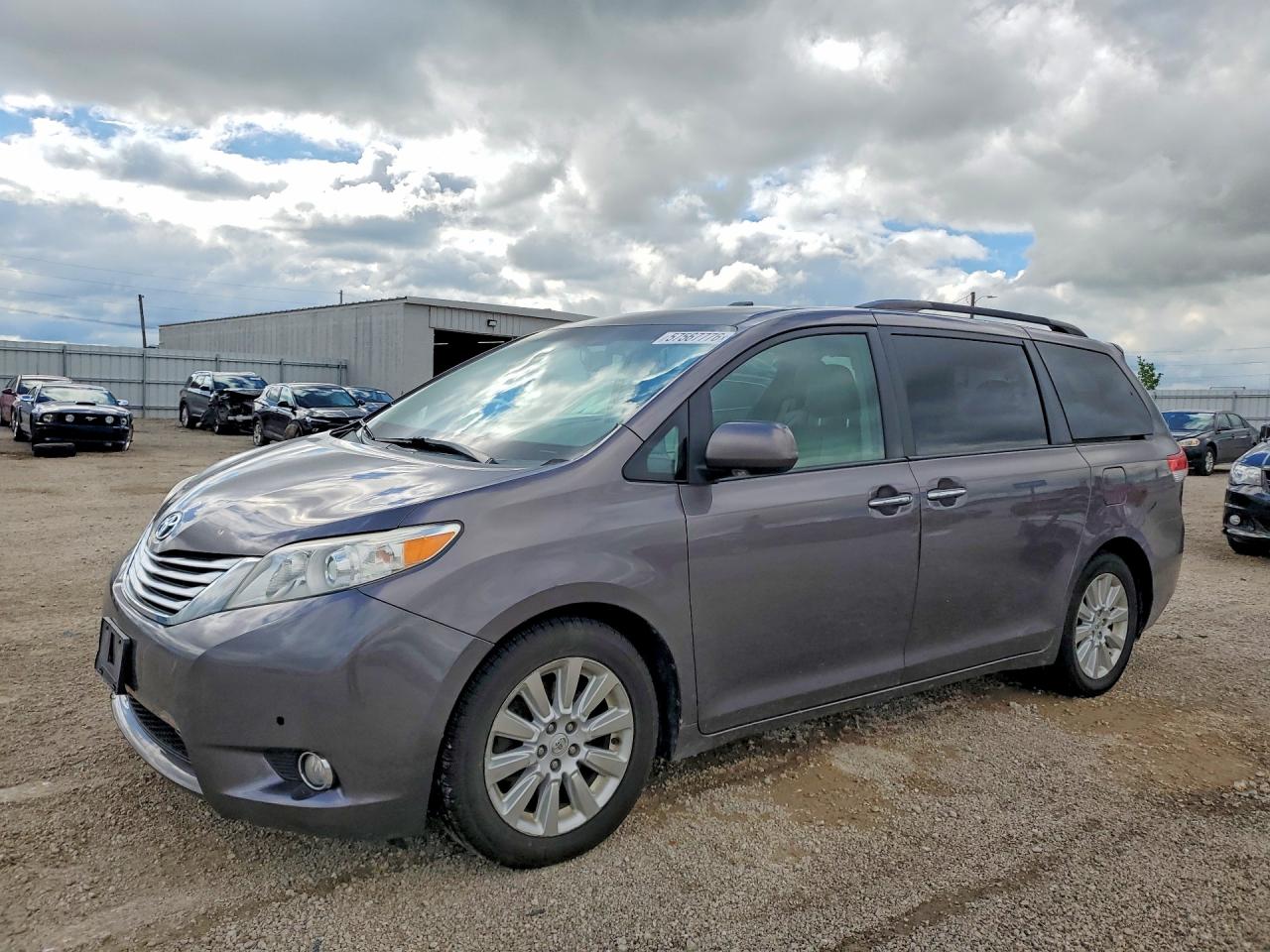 2012 TOYOTA SIENNA