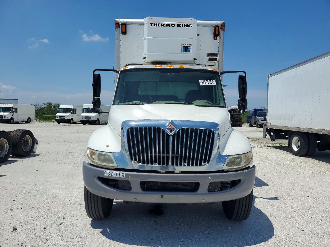 2013 INTERNATIONAL 4000 SERIE