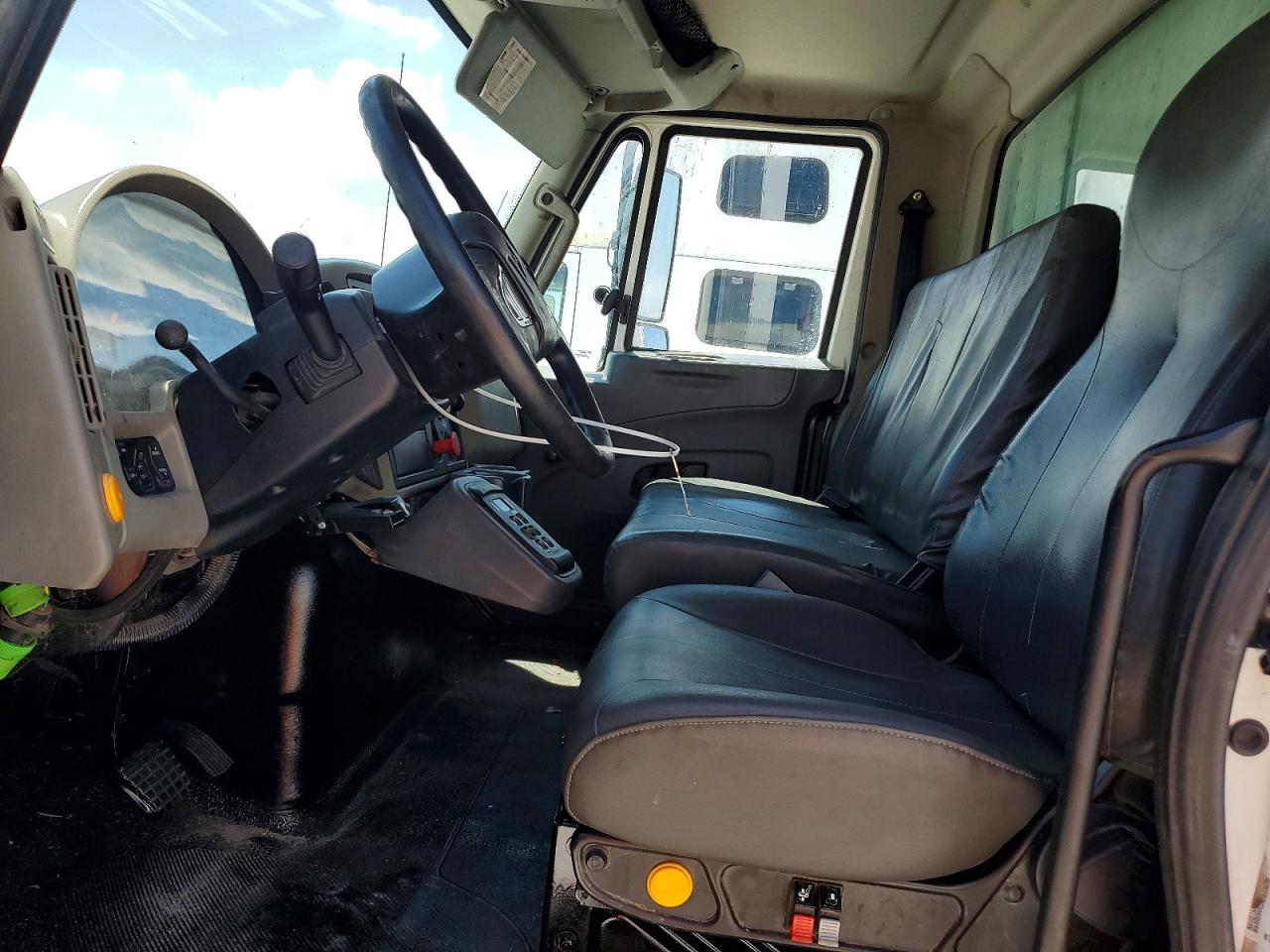 2013 INTERNATIONAL 4000 SERIE