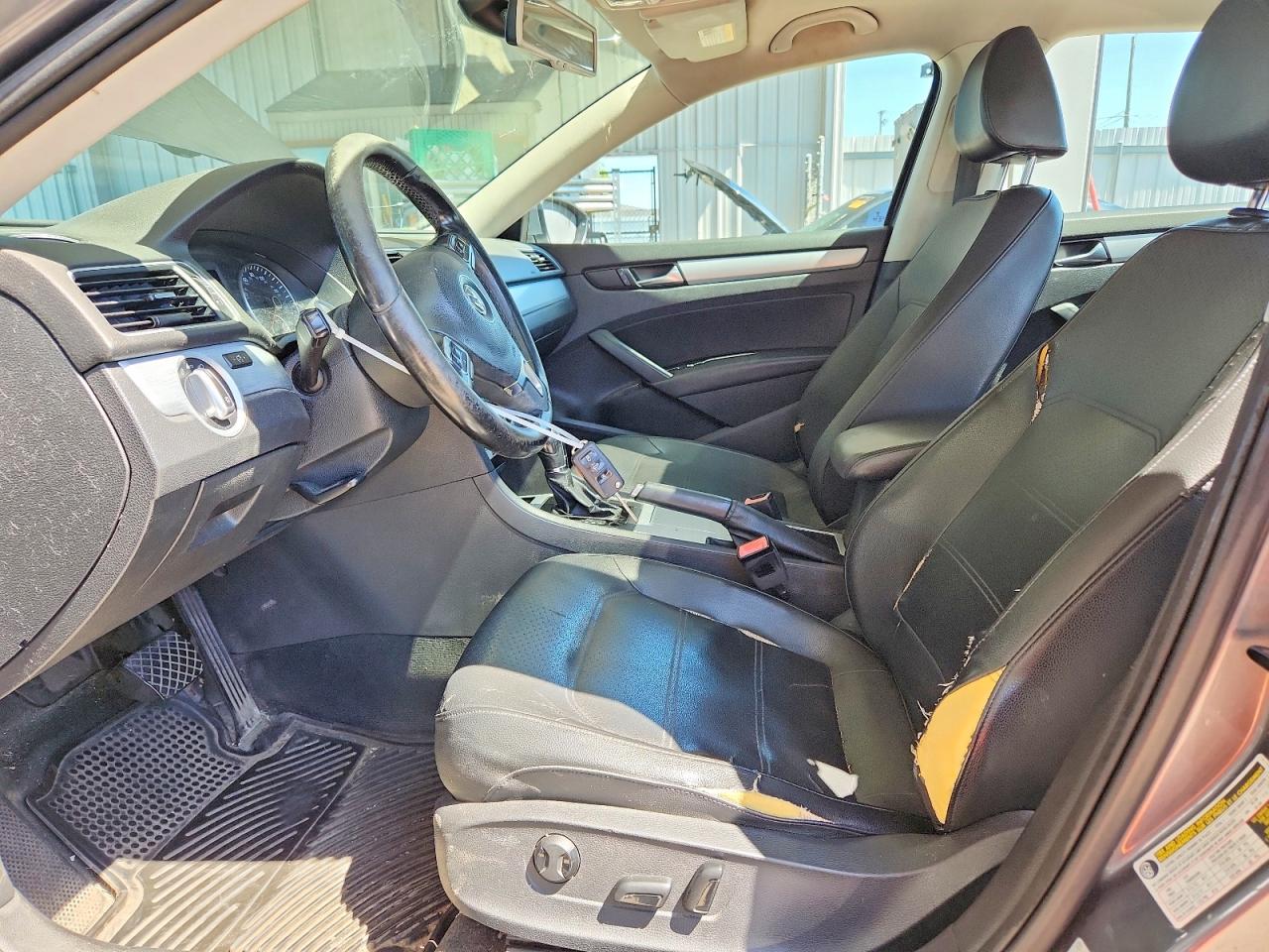 2012 VOLKSWAGEN PASSAT