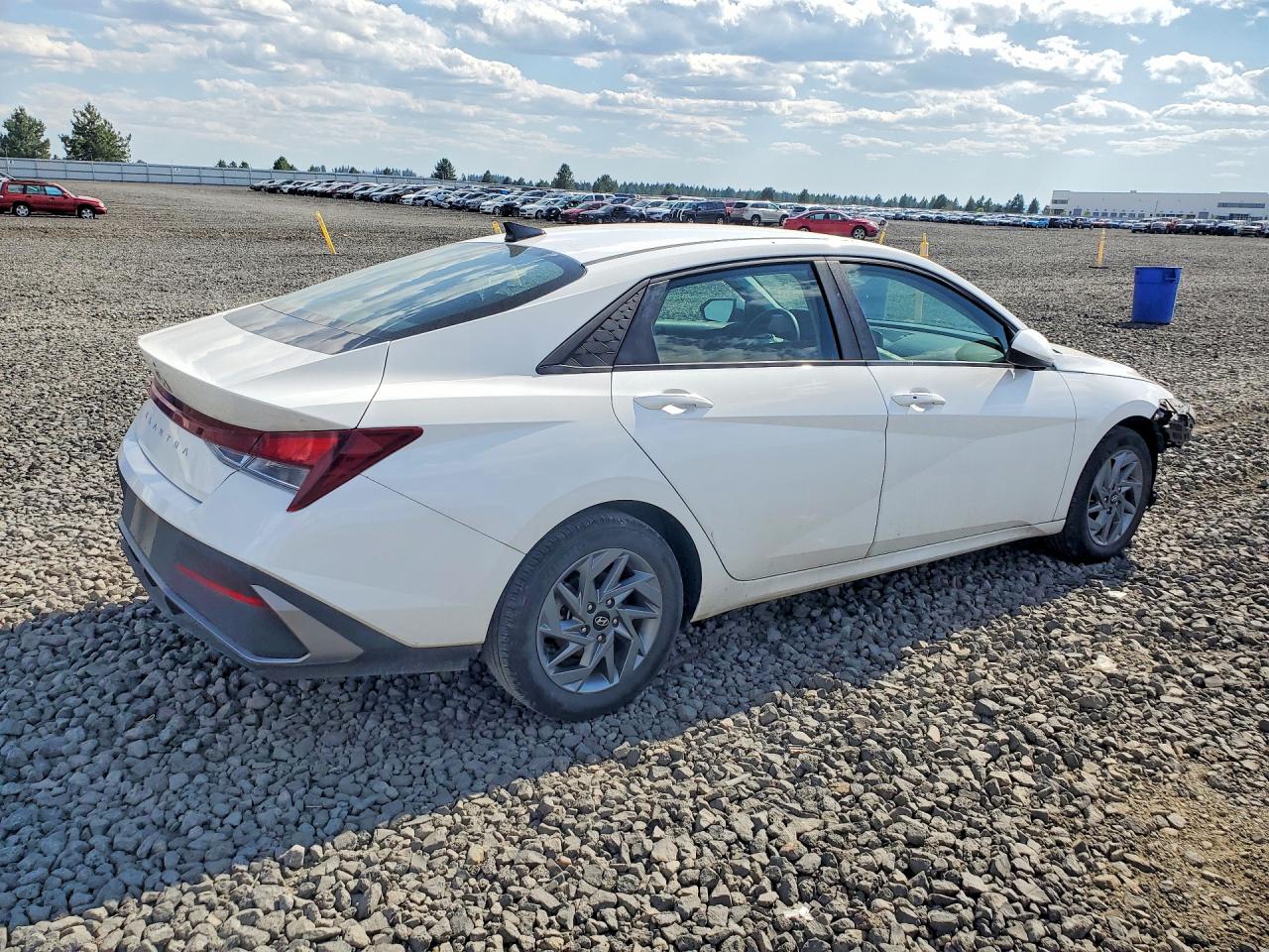 2024 HYUNDAI ELANTRA
