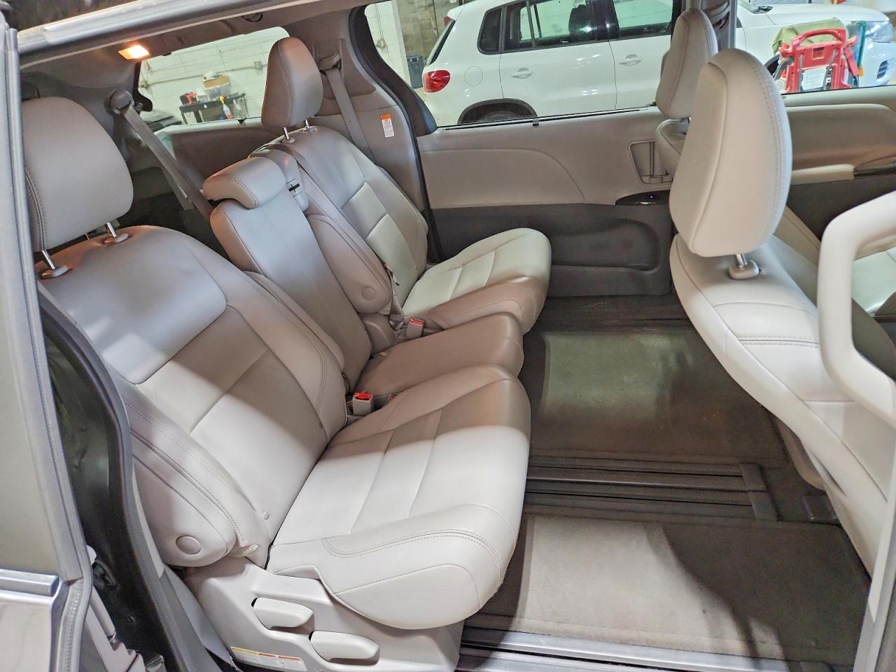 2018 TOYOTA SIENNA