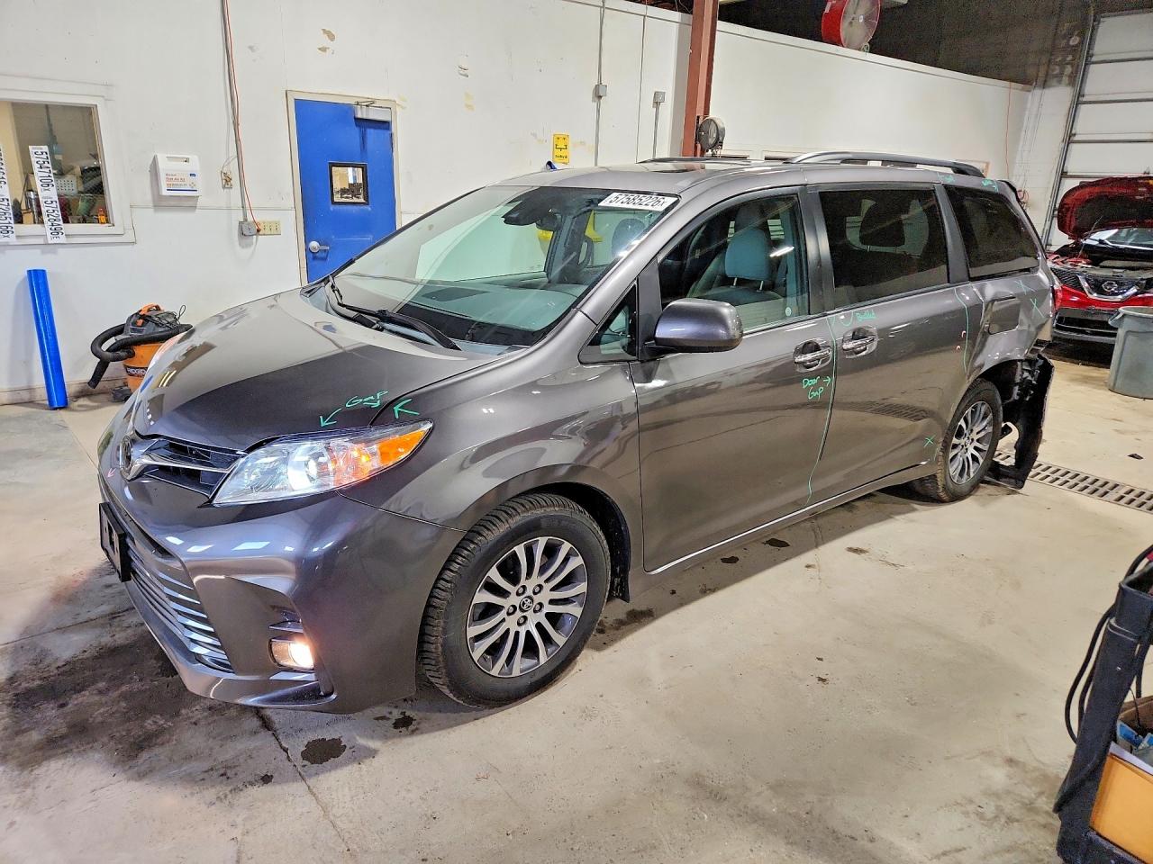 2018 TOYOTA SIENNA