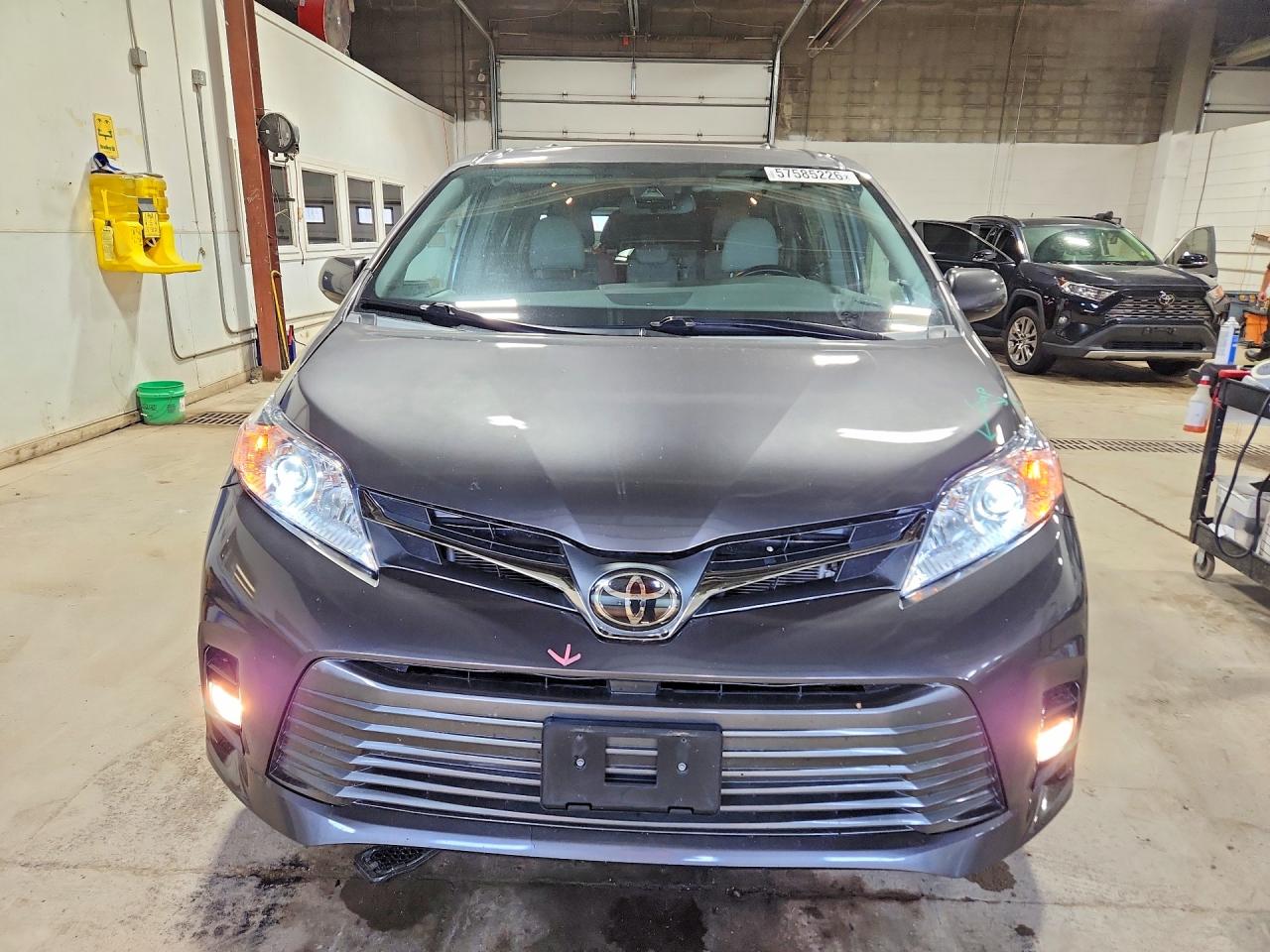 2018 TOYOTA SIENNA