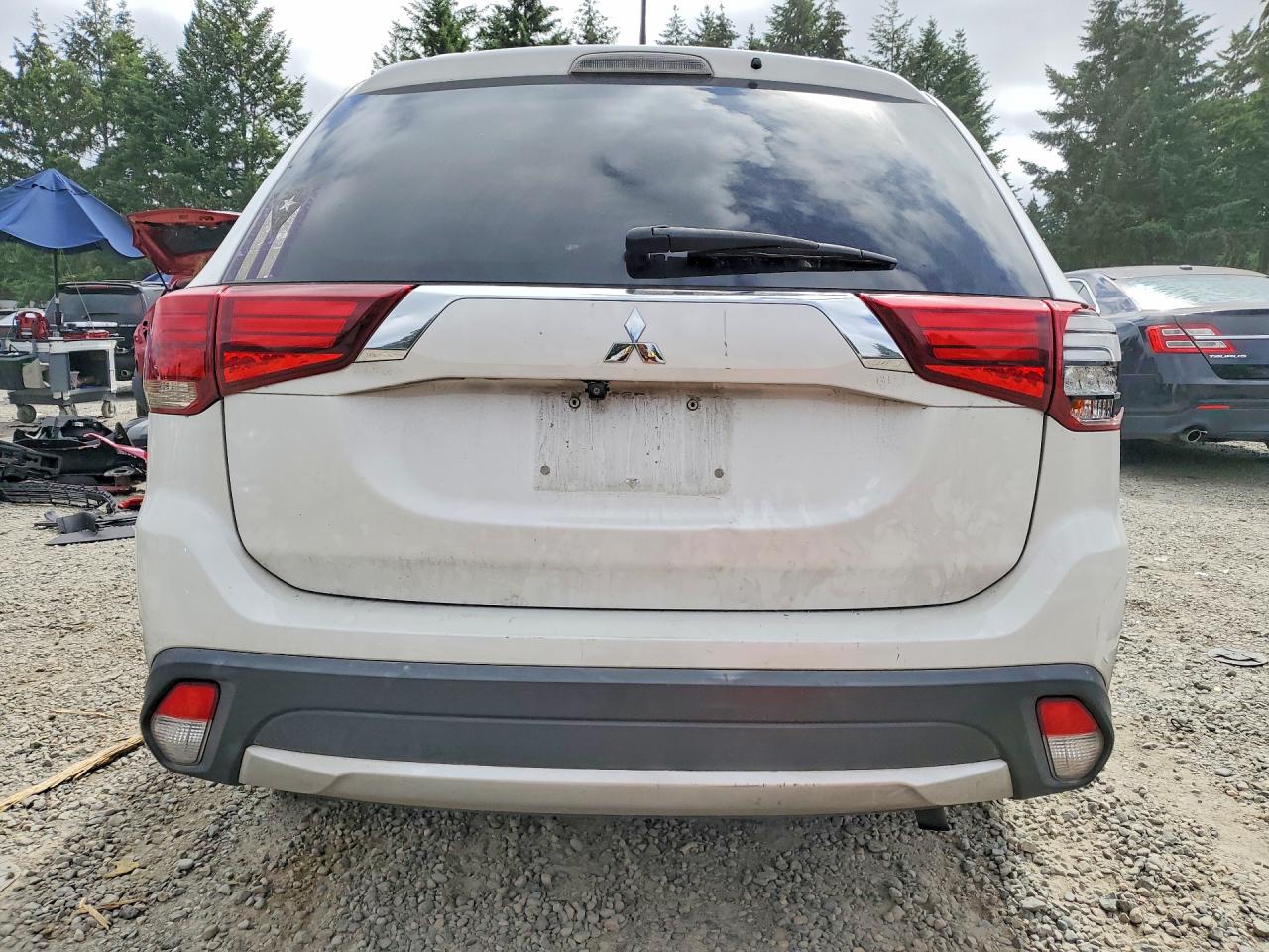 2016 MITSUBISHI OUTLANDER