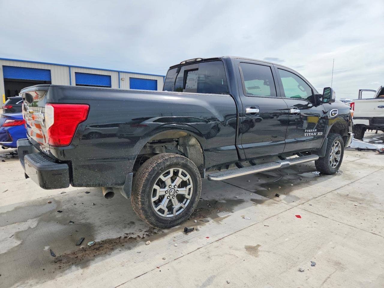 2017 NISSAN TITAN