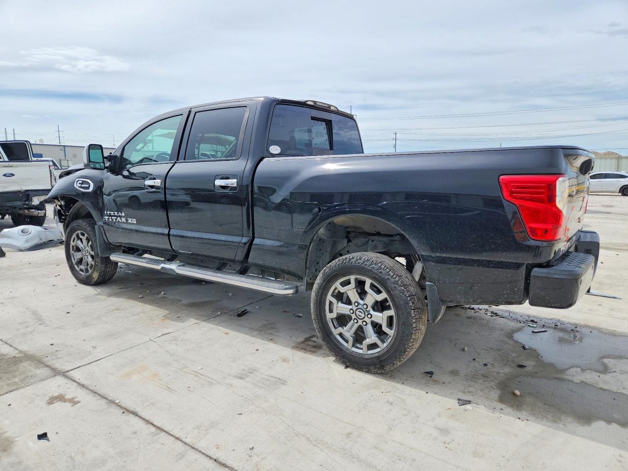 2017 NISSAN TITAN
