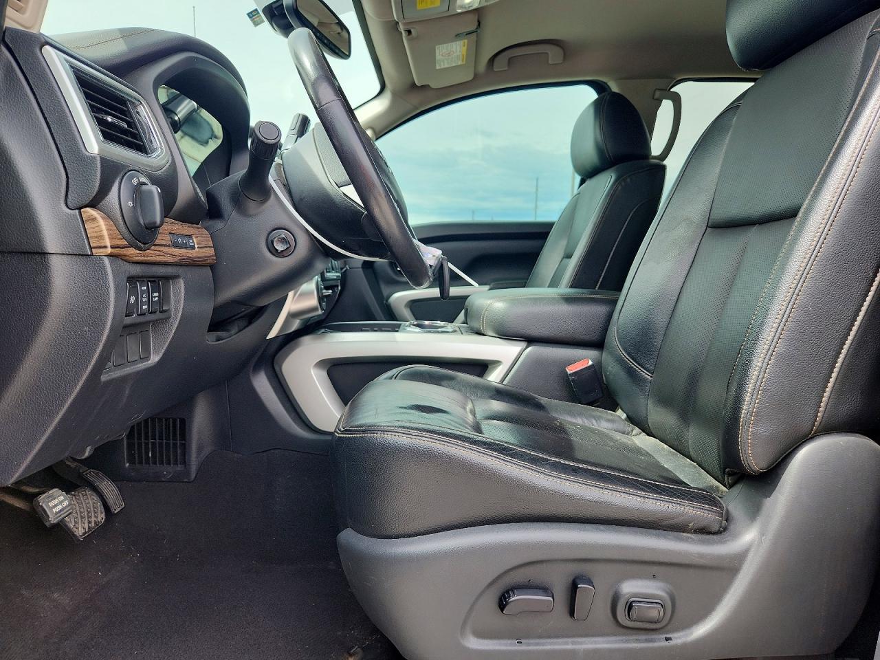 2017 NISSAN TITAN