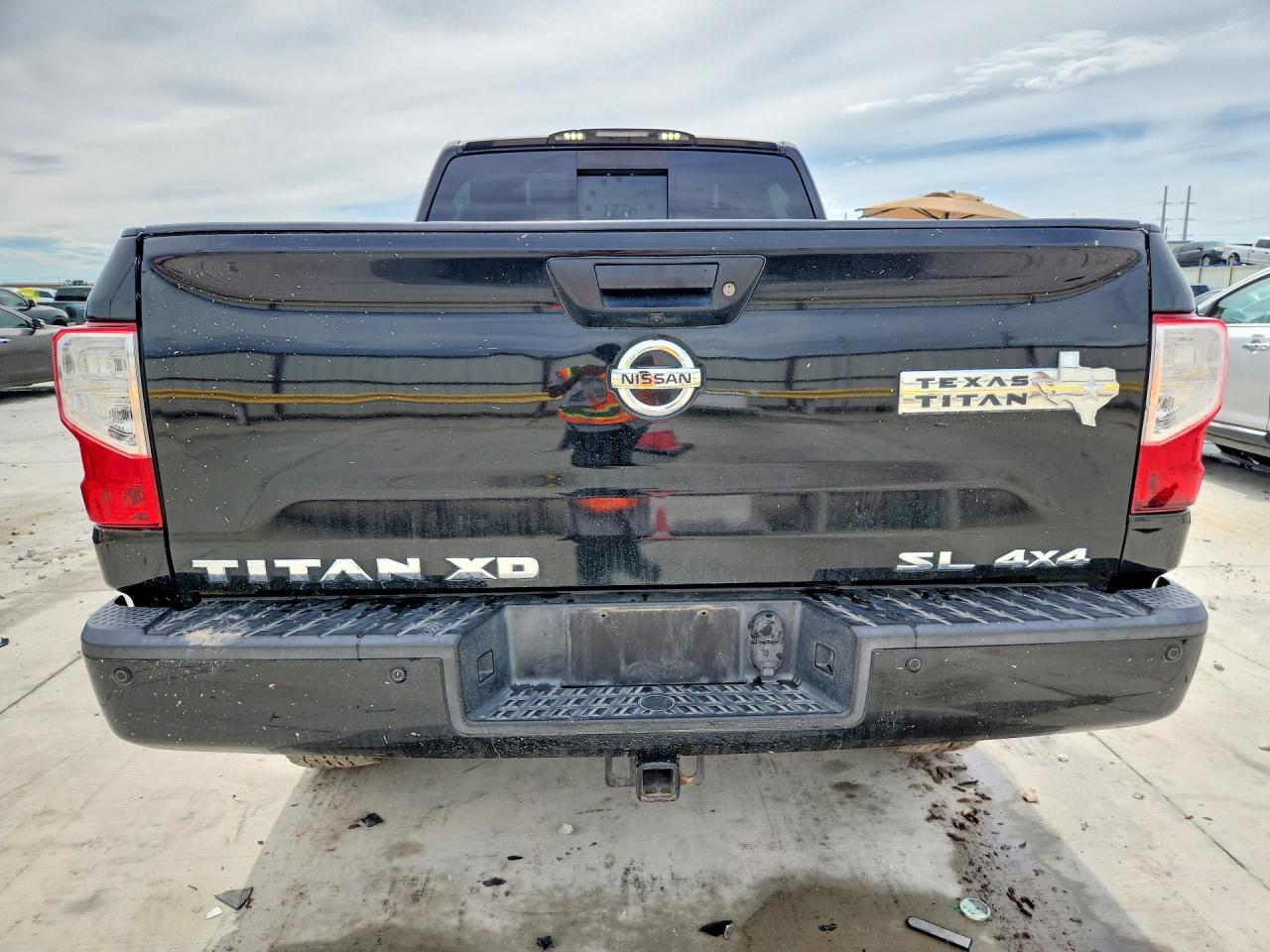 2017 NISSAN TITAN