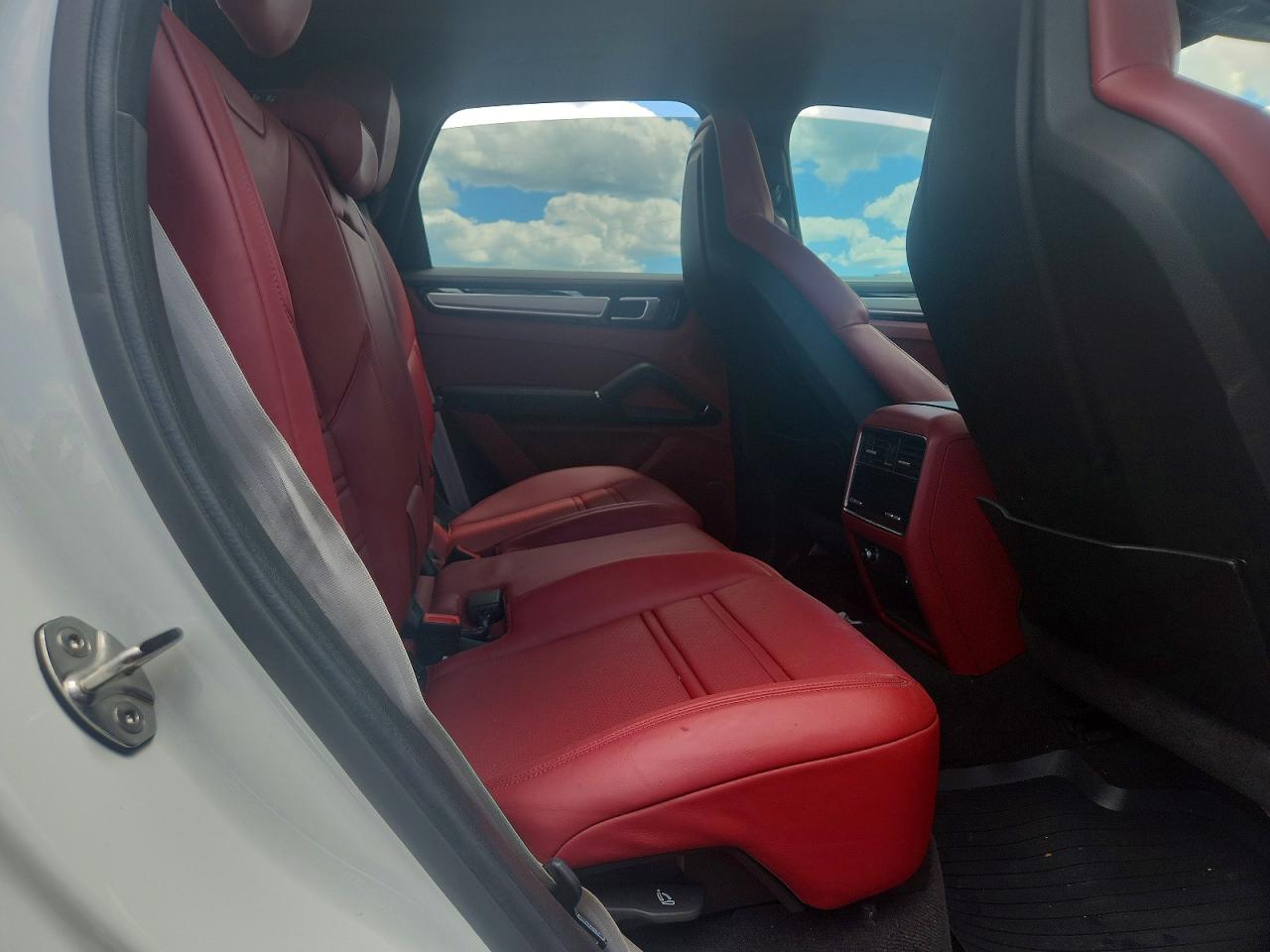 2023 PORSCHE CAYENNE