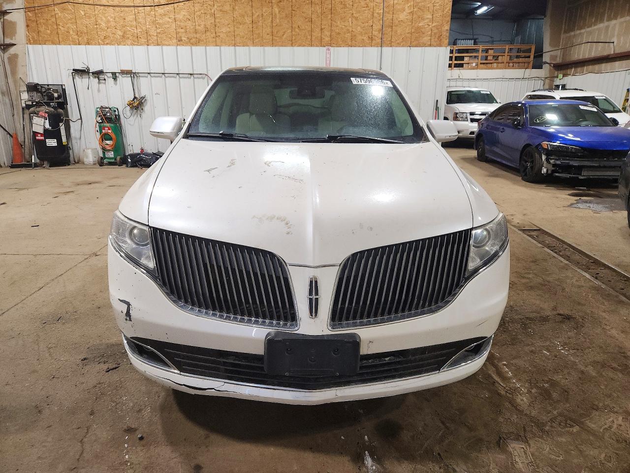 2013 LINCOLN MKT