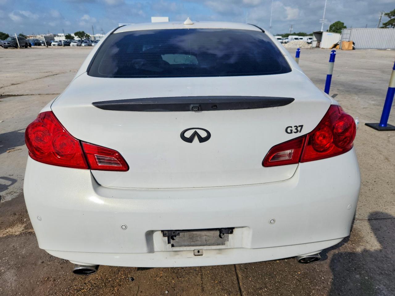 2011 INFINITI G37