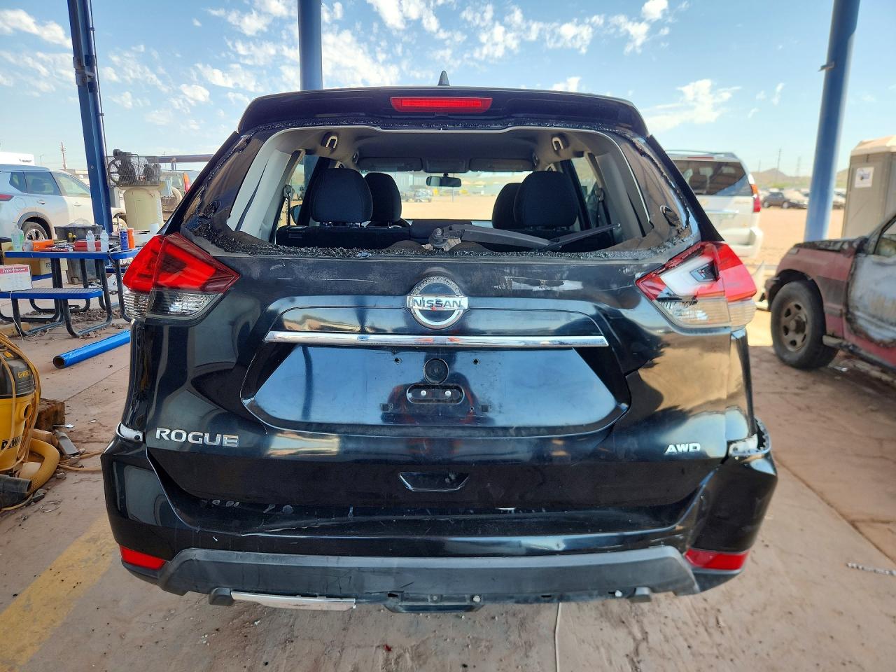 2017 NISSAN ROGUE
