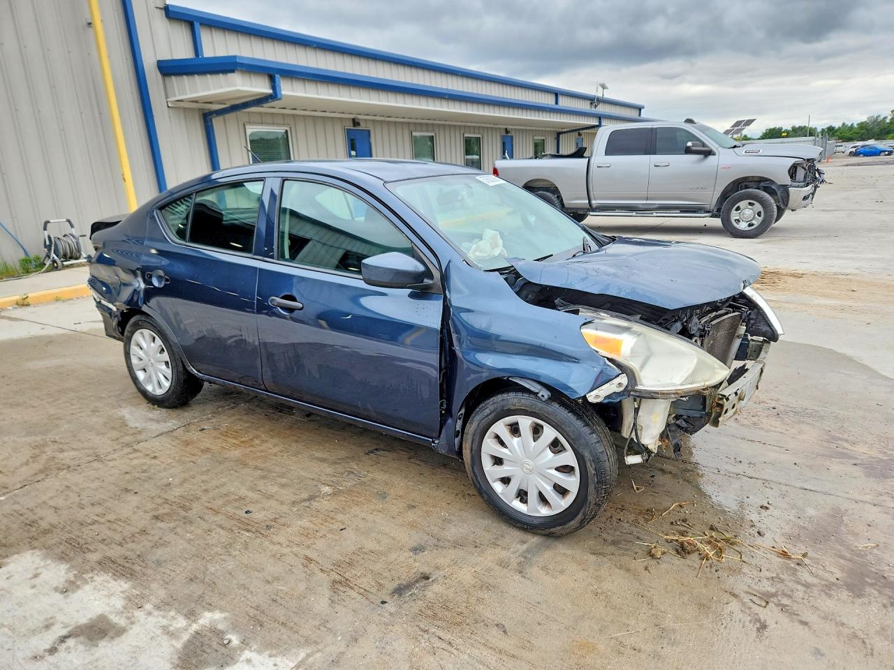 2016 NISSAN VERSA