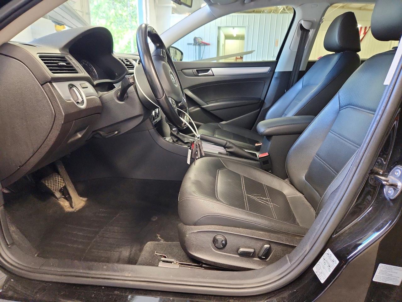 2012 VOLKSWAGEN PASSAT