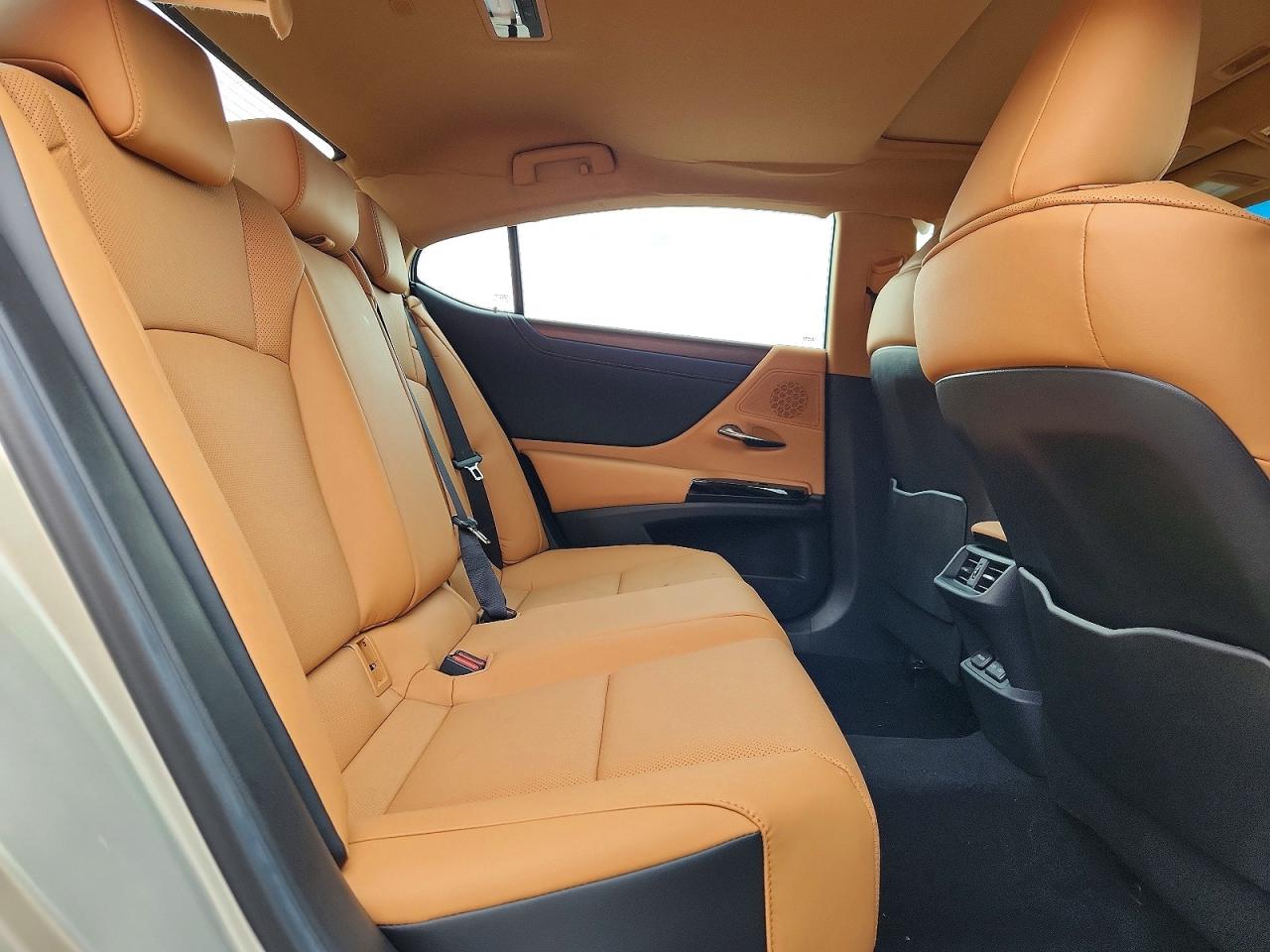 2025 LEXUS ES350