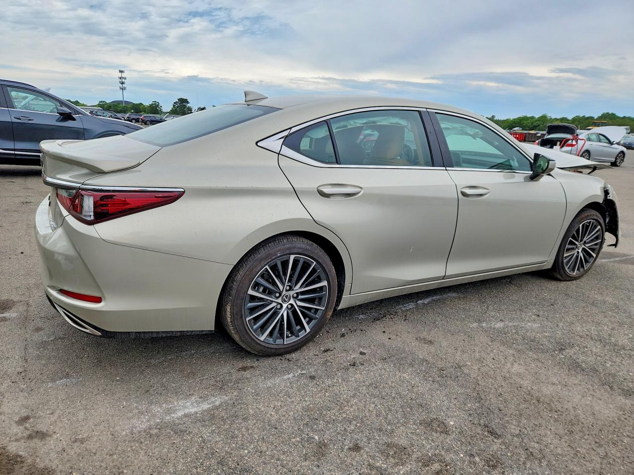 2025 LEXUS ES350