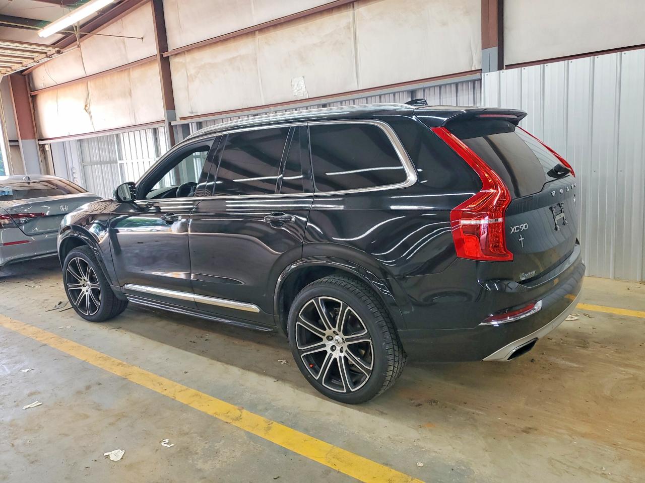 2017 VOLVO XC90